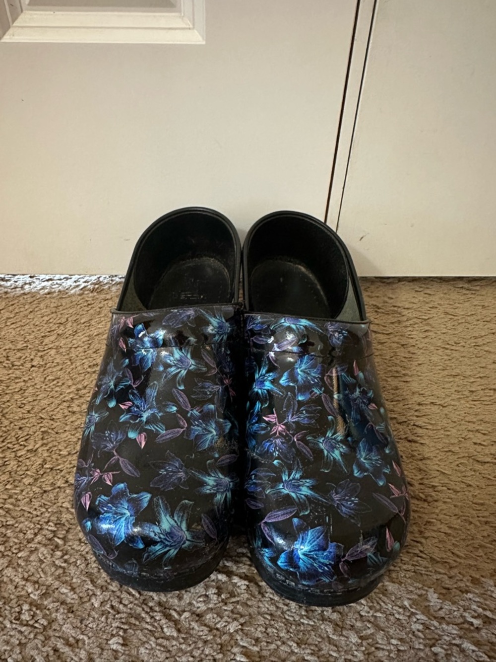 Dansko Women’s Professional Slip-Resistant Clogs in Night Bloom Size 41